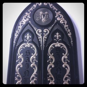 Kat Von D Saint & Sinner palette